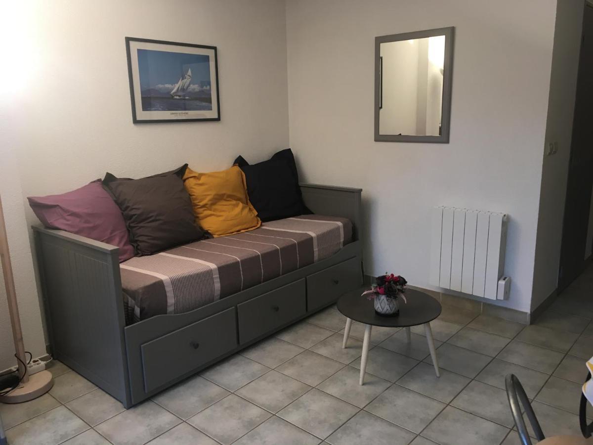 Sanary Sur Mer Appartement 30M2 T2 Avec Terrasse Piscine 10Min A Pied De La Plage Exterior photo