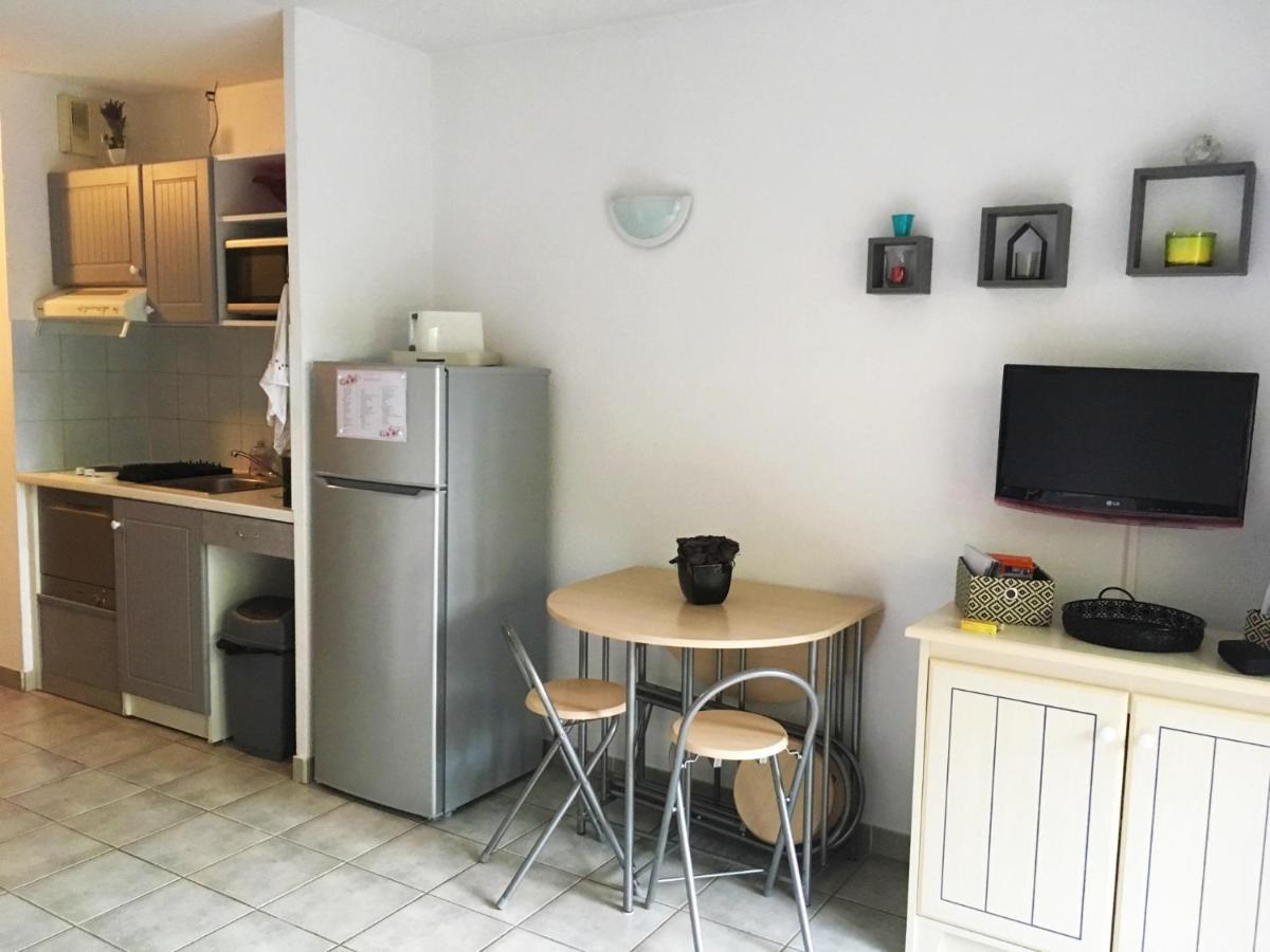 Sanary Sur Mer Appartement 30M2 T2 Avec Terrasse Piscine 10Min A Pied De La Plage Exterior photo