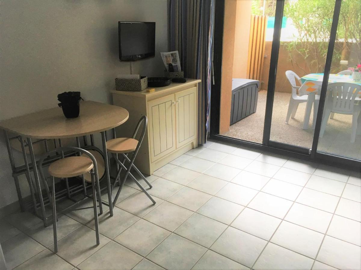 Sanary Sur Mer Appartement 30M2 T2 Avec Terrasse Piscine 10Min A Pied De La Plage Exterior photo